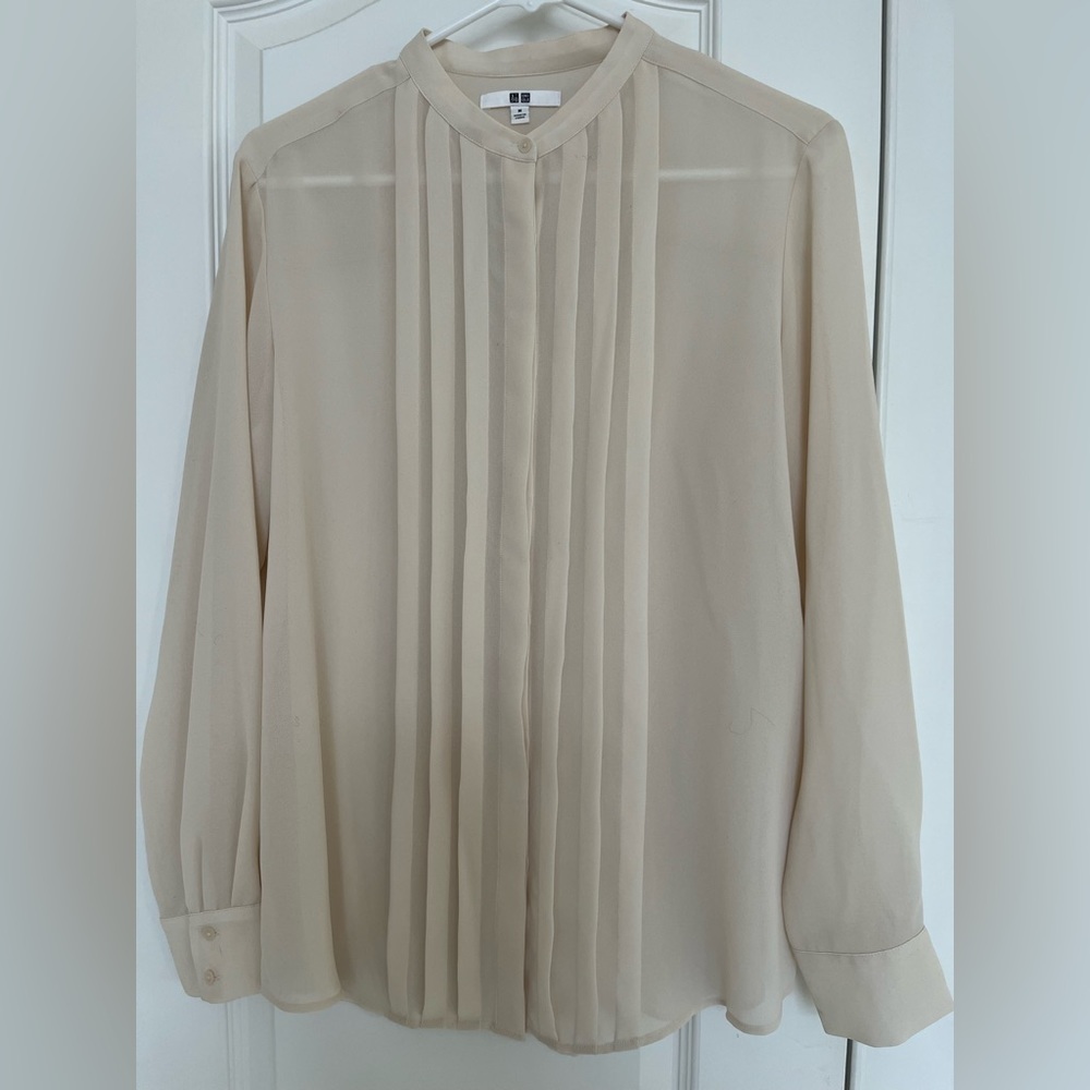 NWOT- Uniqlo women’s blouse. Never worn.